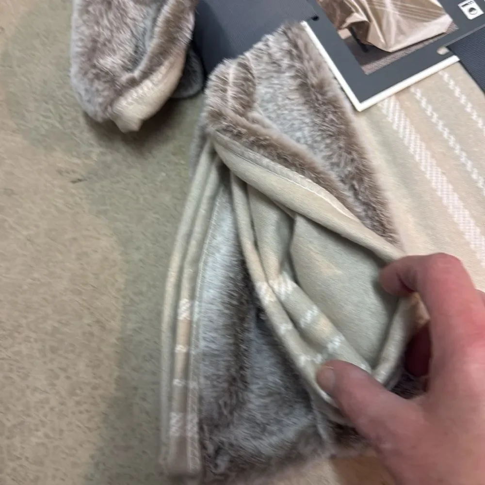 Coleman tranquility throw Throw Blanket 50x60‎